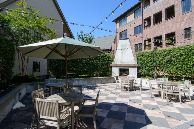 Building Photo - 350 Hallman Hl E