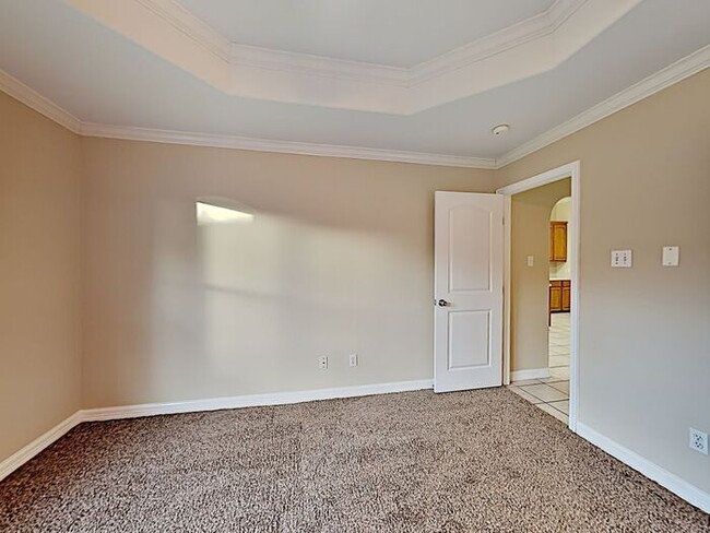 Building Photo - No Application Fees* $500 off 1st months r...