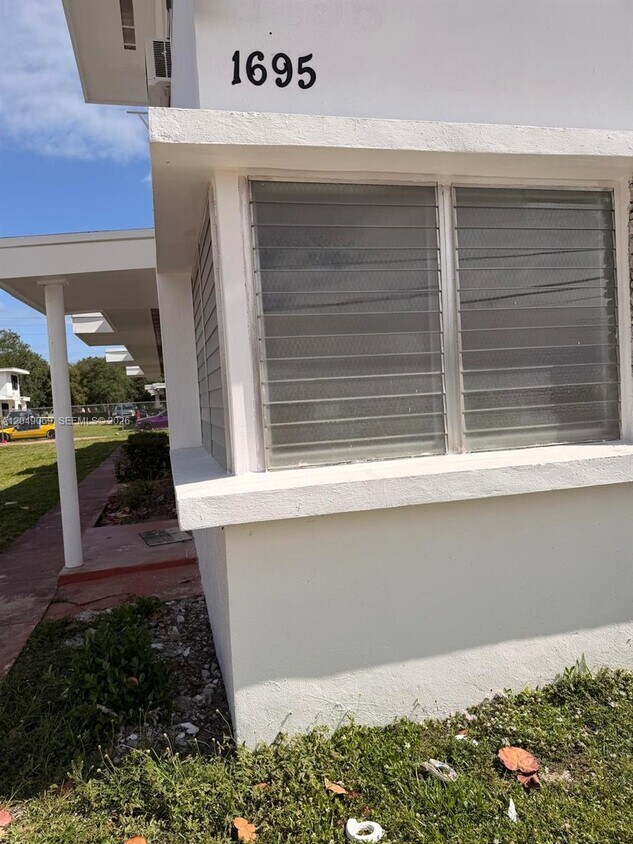Foto del edificio - 1695 NE 150th St