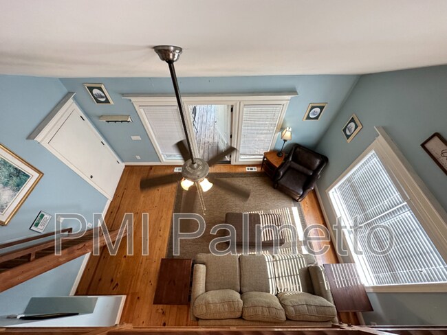 Foto del edificio - 1032 Sandalwood Rd