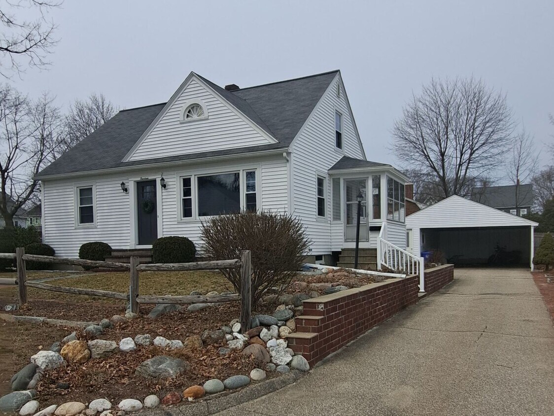Foto principal - Charming 4-Bedroom Home for Rent in Manche...