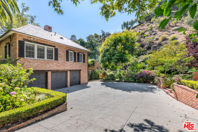 Building Photo - 1001 Rivas Canyon Rd