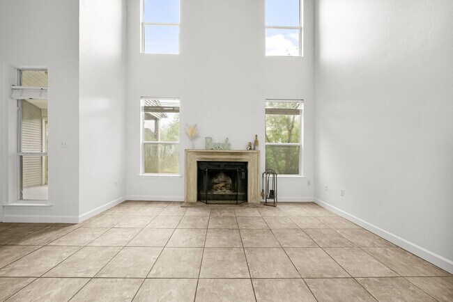 Building Photo - 94 Cll Escada