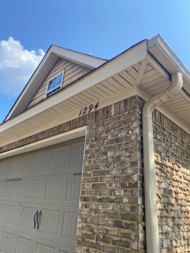 Building Photo - 1294 Aubie Dr
