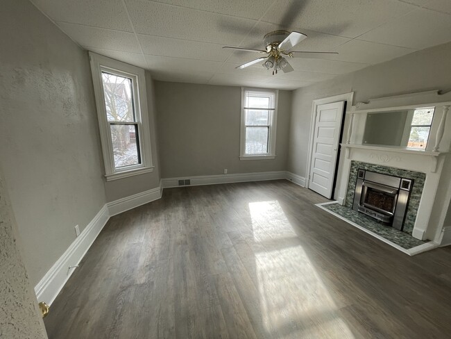 Living/Family Room - 118 N Jackson Ave