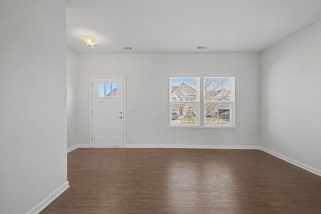 Foto del edificio - UP TO 2 MONTHS FREE RENT WITH 12 OR 24 MO LEASE!  PET FRIENDLY 4BR w/ Large Fenced Yard – William...