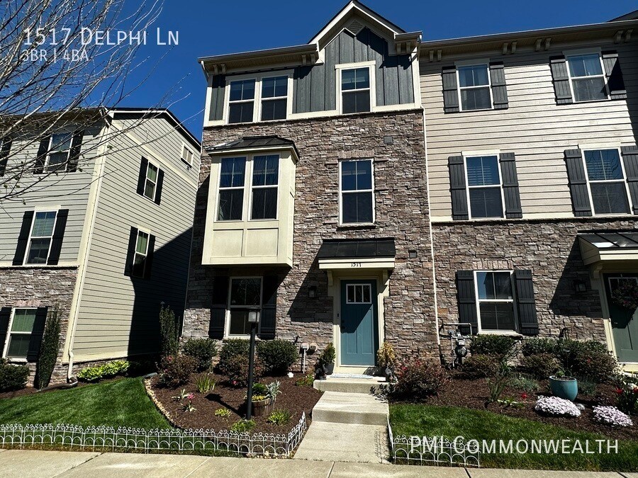 Primary Photo - 3 Bed / 3.5 Bath Townhouse (Available 7/1/23)