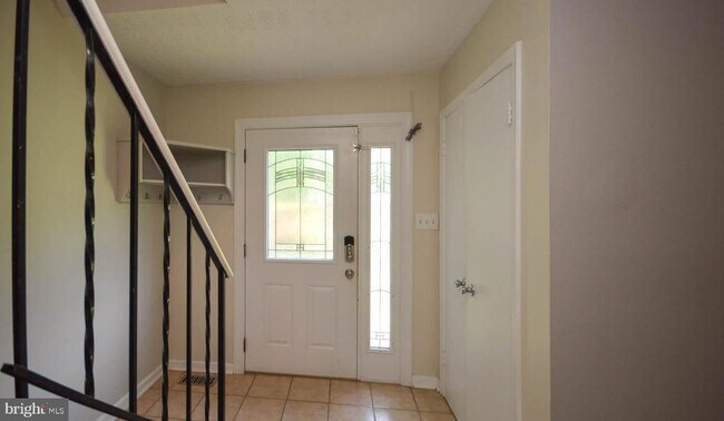 Building Photo - 12921 Trumbull Dr
