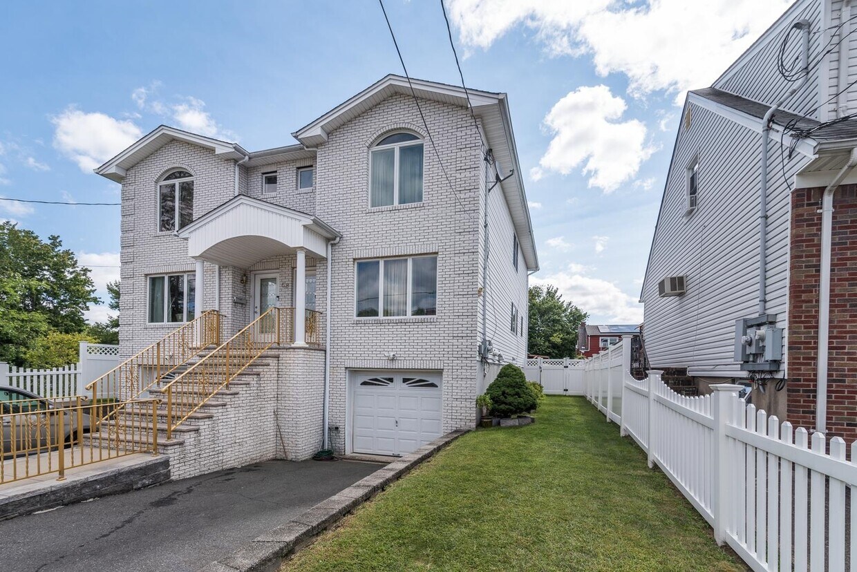 Primary Photo - 58B River St