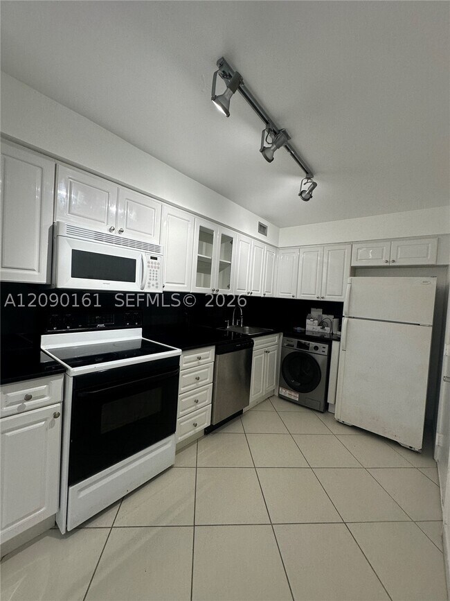 Foto del edificio - 6770 Indian Creek Dr