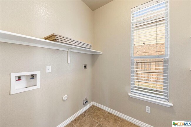 Building Photo - 5807 Bedrock Dr