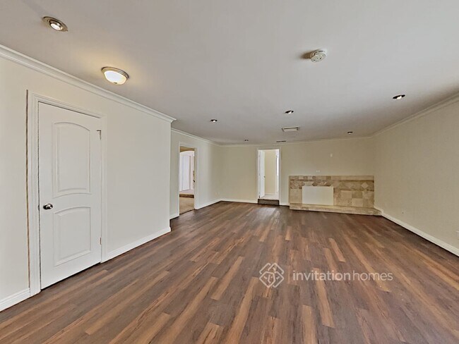 Building Photo - 14953 La Mesa St