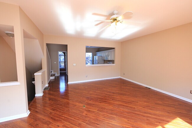 Building Photo - Spacious Townhome in Amazing NW Raleigh Lo...