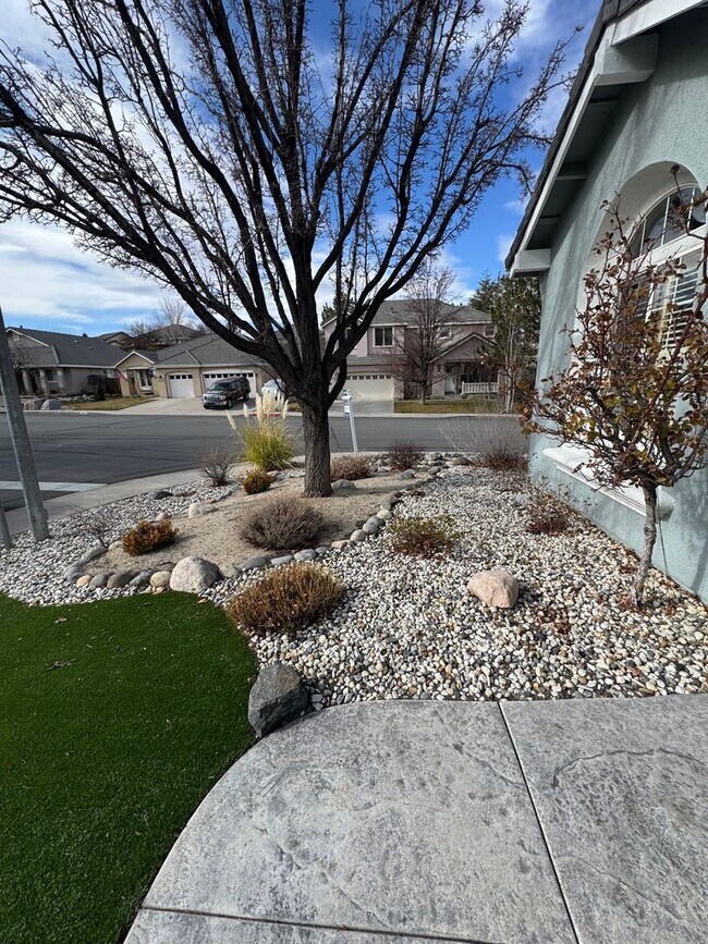 Building Photo - Gorgeous One Story 4 bedroom with Flex Space