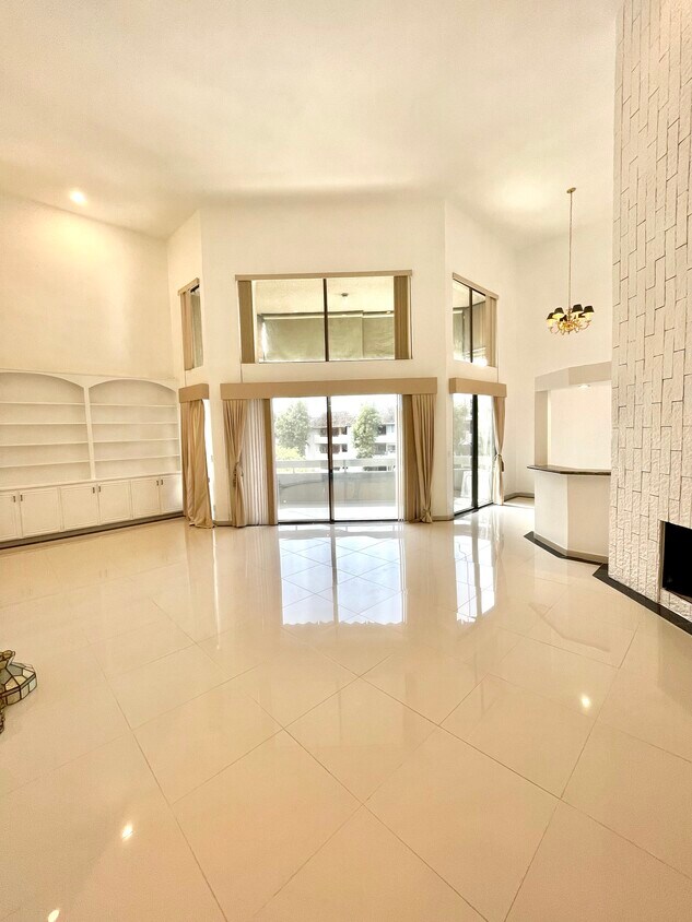 Living Room - 5340 Yarmouth Ave