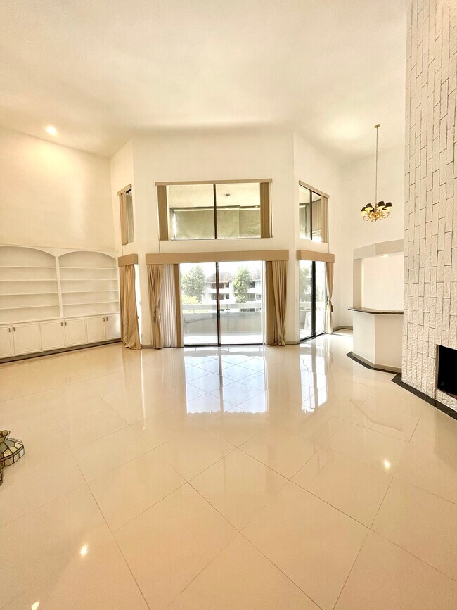 Sala de estar - 5340 Yarmouth Ave