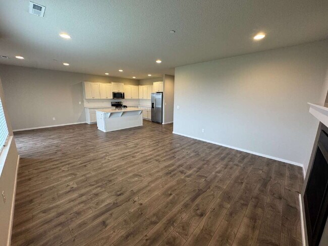 Building Photo - Beautiful, 5-Bedroom Camas Home