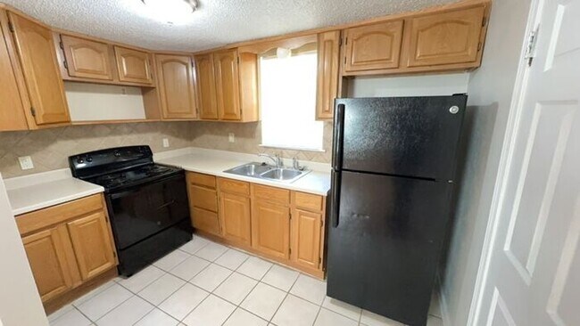 Building Photo - Adorable 2 Bedroom, 1 Bathroom in Independ...