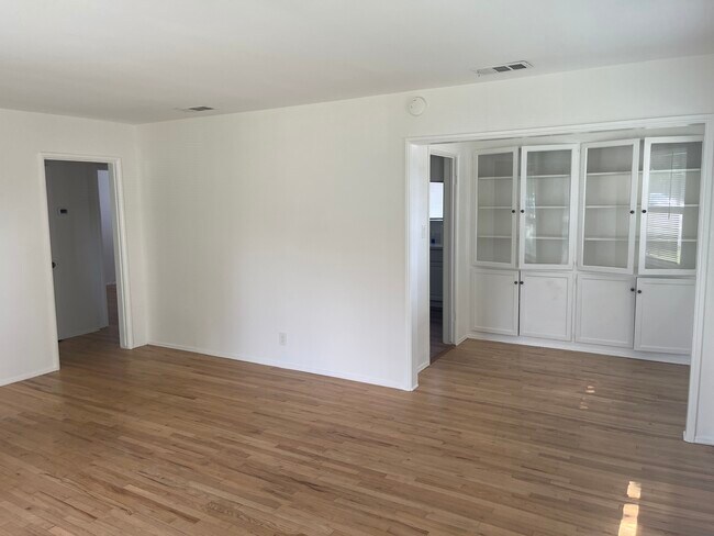 Foto del edificio - 456 N Hollywood Way