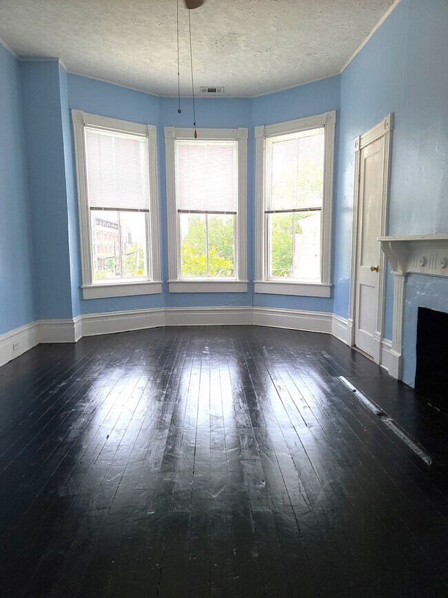 Building Photo - 319 W 33rd St