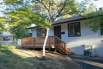 Building Photo - 356 Chamberlain Ave