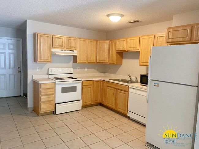 Foto del edificio - Nice 2 Bedroom Duplex in Navarre!