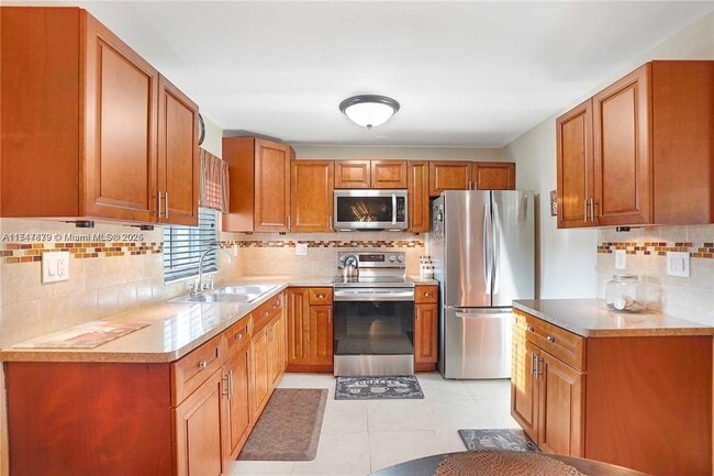 Building Photo - 15331 Railroad Dr