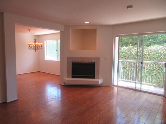 Foto del edificio - Beautiful Condo in the heart of Studio City