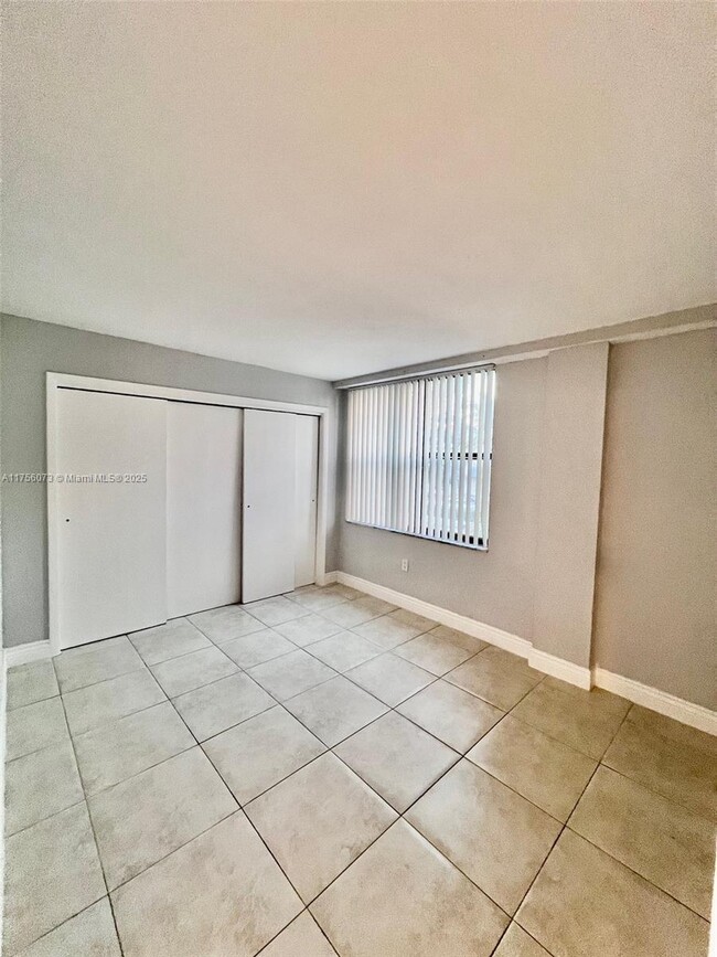 Foto del edificio - 2 bedroom in Eastern shores FL 33160