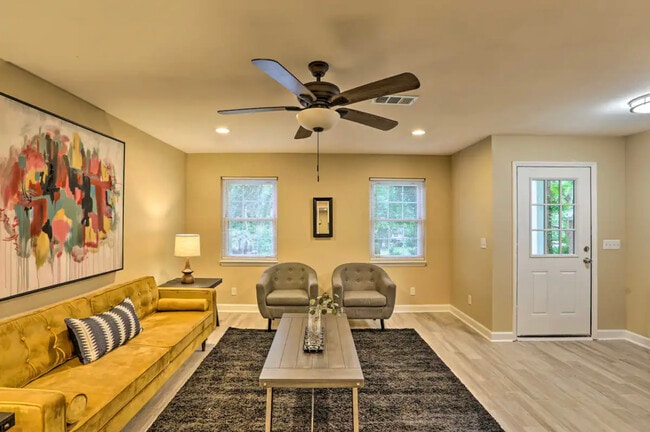 Building Photo - 2403 Hideaway Ct