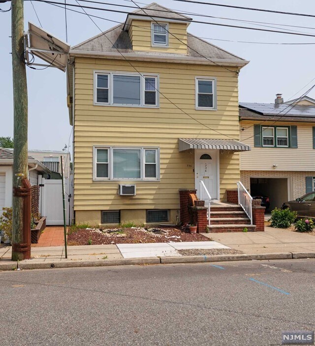 Primary Photo - 736 2nd St