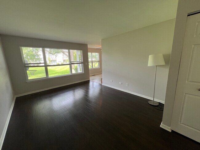 Foto del edificio - 358 Woodview Cir