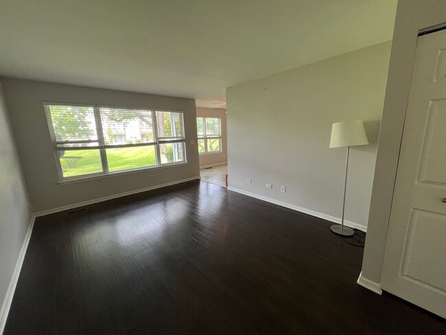 Building Photo - 358 Woodview Cir