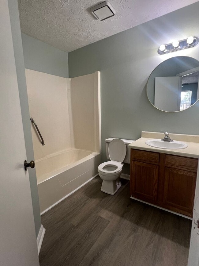 Building Photo - Affordable 2 Bed / 2 Full  Bath One-Level ...
