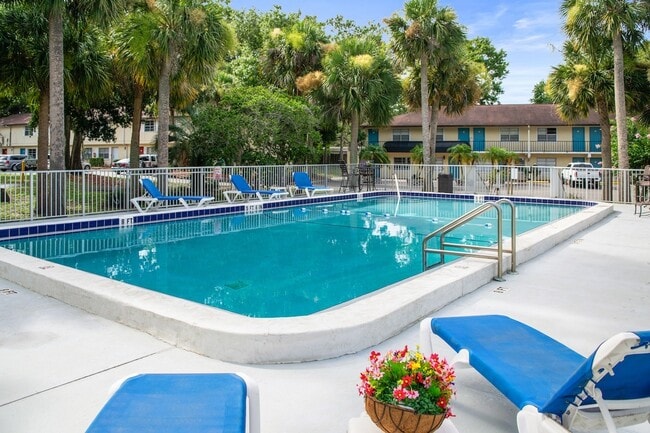 Swimming Pool One - Ridge Apartments