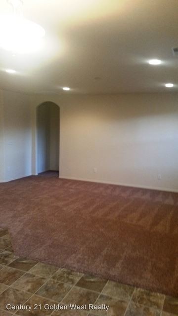 Building Photo - 3 br, 2 bath House - 2303 E Elm Grove Dr
