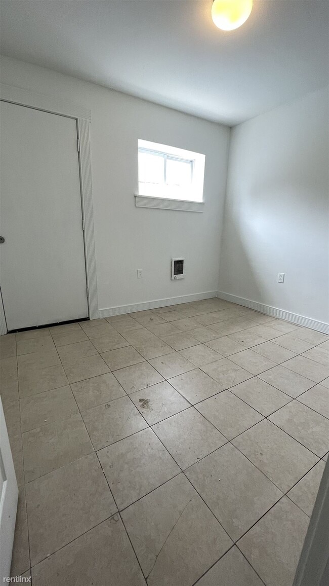 Building Photo - 2 br, 1 bath Duplex - 3332 North Lee Street 1