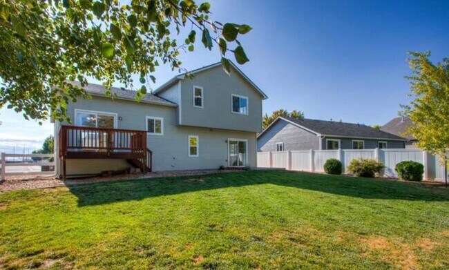 Building Photo - 221 Green Teal Dr