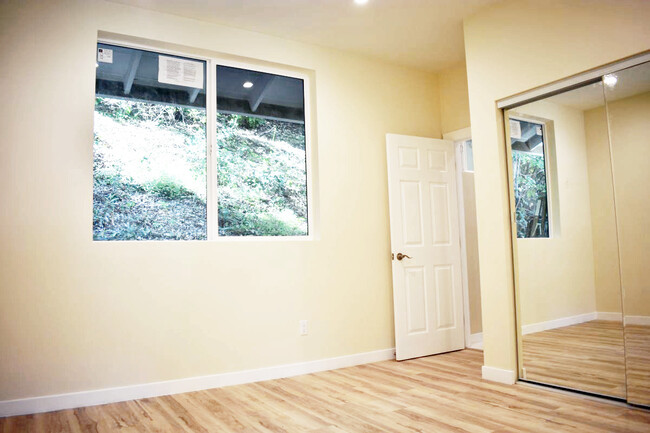 Building Photo - 3903 Woodcliff Rd