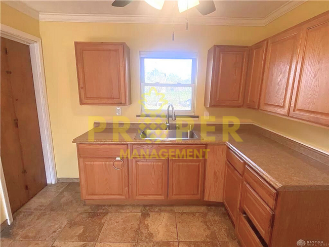 Building Photo - 2 bedrooms 1 bathroom house