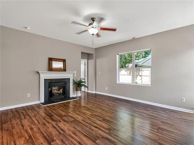 Building Photo - 913 Skinner Dr