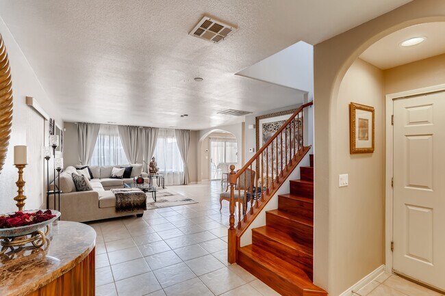 Building Photo - Comfortable 4 BR Classic Home w/Pool