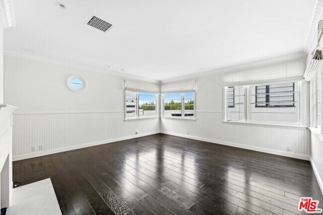 Foto del edificio - 9233 1/2 Doheny Rd