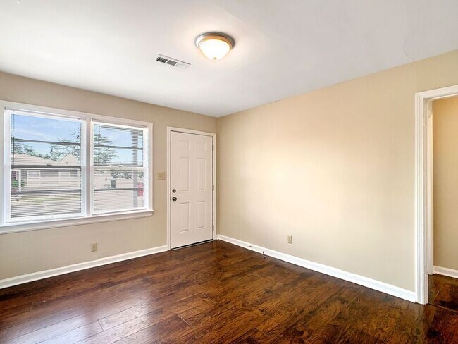 Building Photo - 1120 19th St