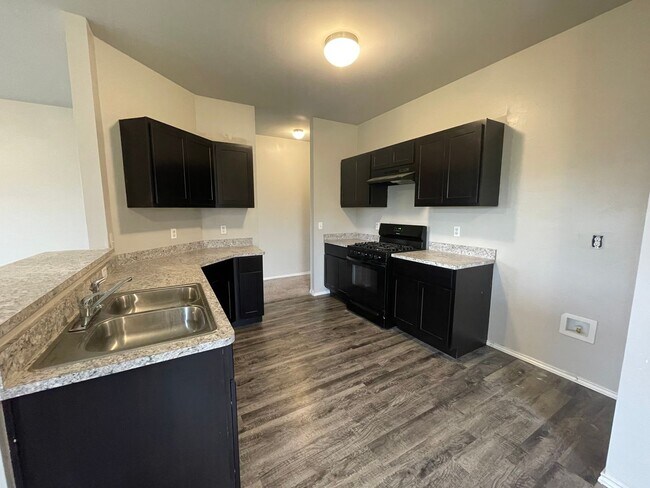 Building Photo - Very Nice 3 Bedroom 2 Bath Home in Newcast...