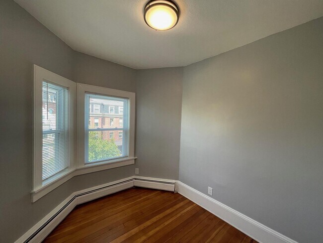 Building Photo - 356 Somerville Ave