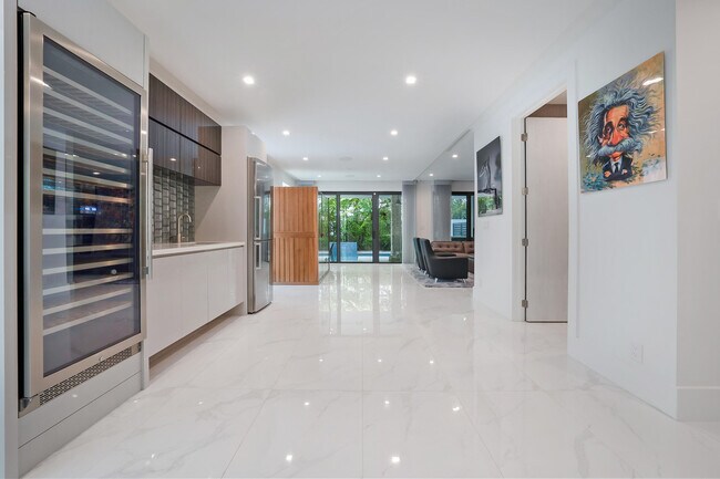 Foto del edificio - 106 NE 16th Terrace