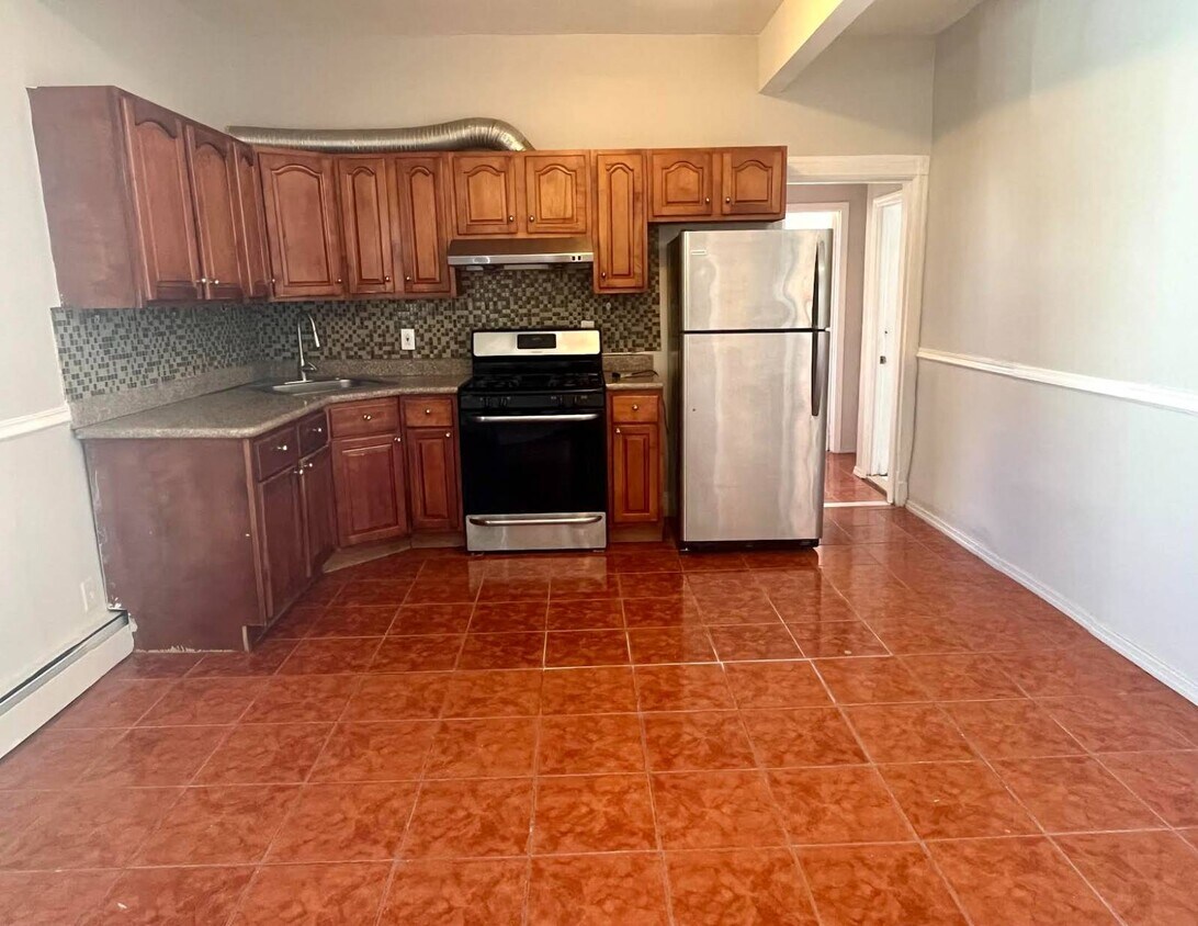 Foto principal - 95-23 93rd St