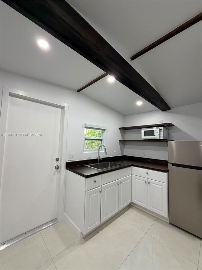 Building Photo - 1400 SW 29th Ave
