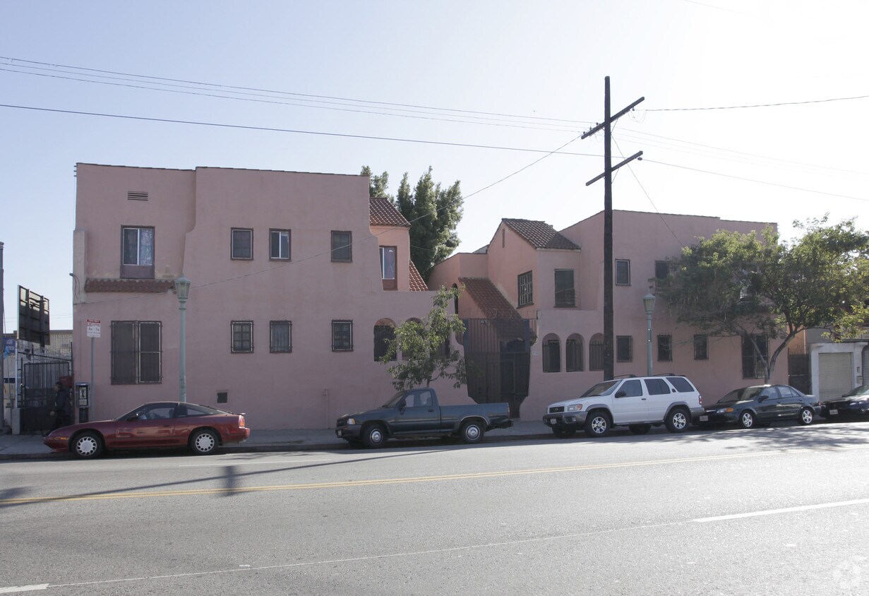 Primary Photo - 906-912 N Virgil Ave